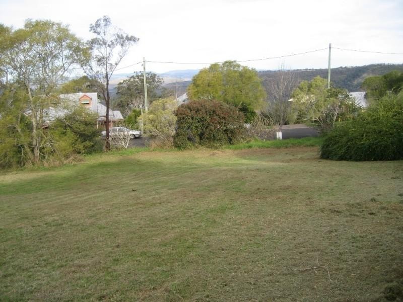 4 Grandview Crescent, Blue Mountain Heights QLD 4350