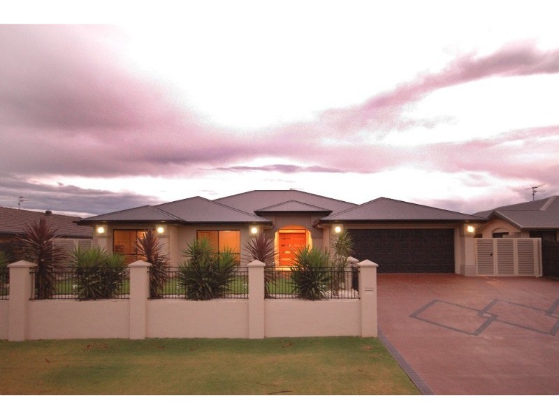 26 Manooka Crescent, Highfields QLD 4352