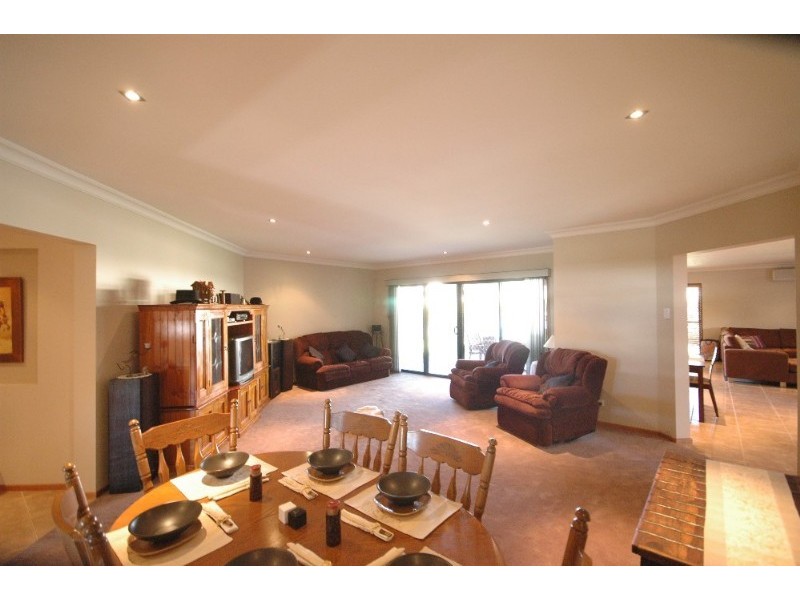 26 Manooka Crescent, Highfields QLD 4352