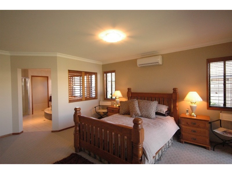 26 Manooka Crescent, Highfields QLD 4352