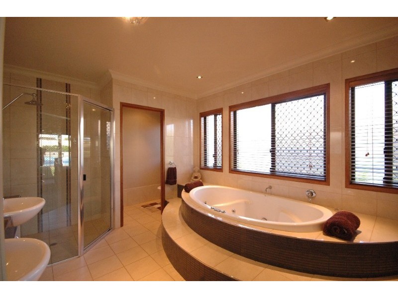 26 Manooka Crescent, Highfields QLD 4352