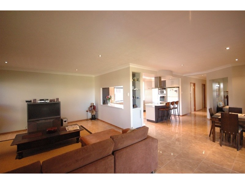 26 Manooka Crescent, Highfields QLD 4352