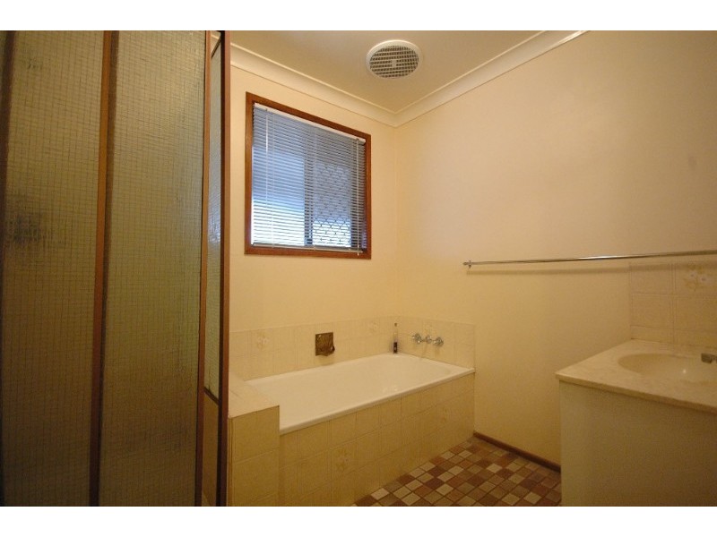 1 Champagne Crescent, Wilsonton QLD 4350