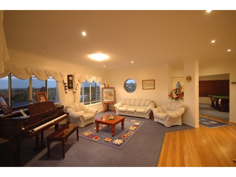 5 John Trousdell Court, Cotswold Hills QLD 4350