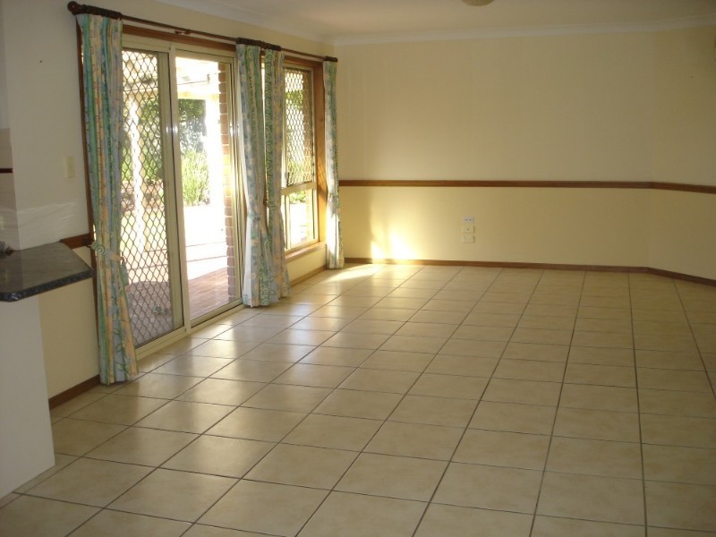 8 Maggie Court, Middle Ridge QLD 4350