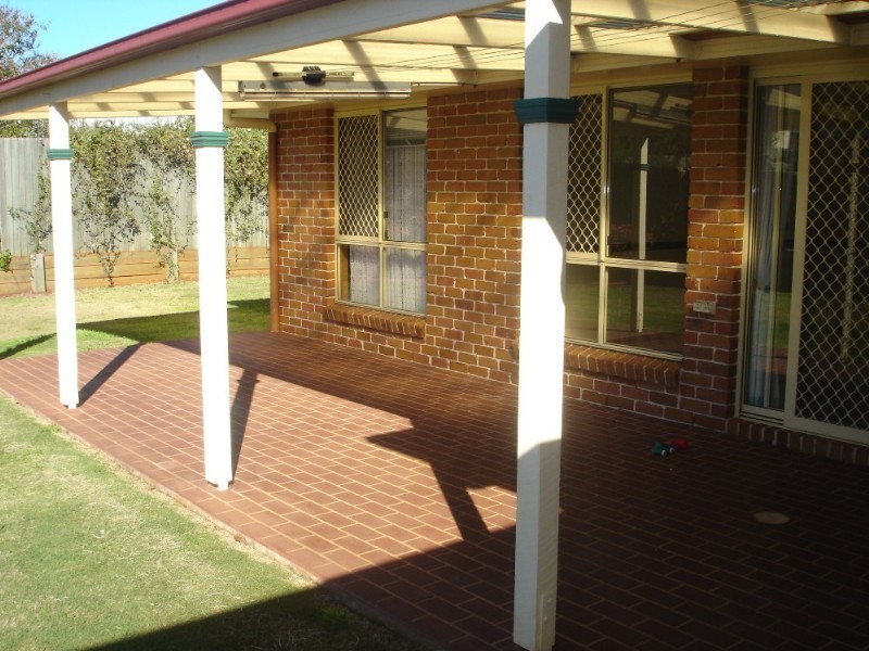 8 Maggie Court, Middle Ridge QLD 4350