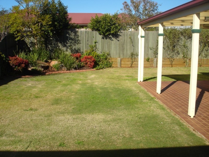 8 Maggie Court, Middle Ridge QLD 4350