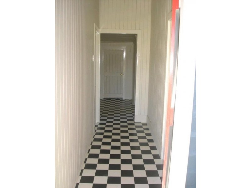 2 Glasgow Street, North Toowoomba QLD 4350