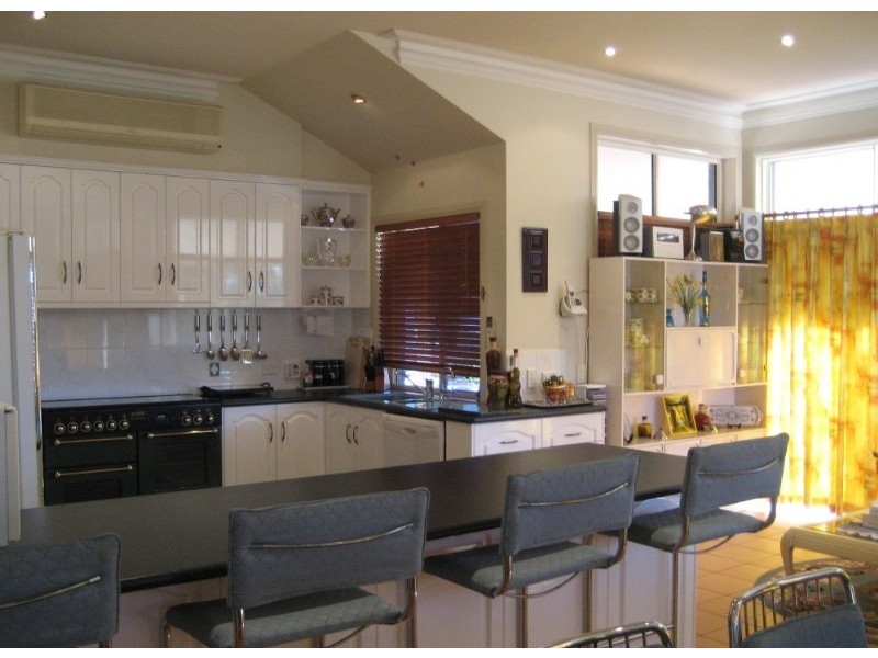 4 Glen Eagles Drive, Middle Ridge QLD 4350