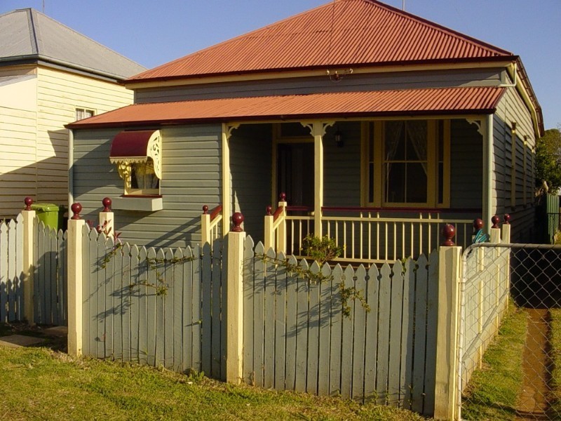 18 Lilley Street, East Toowoomba QLD 4350