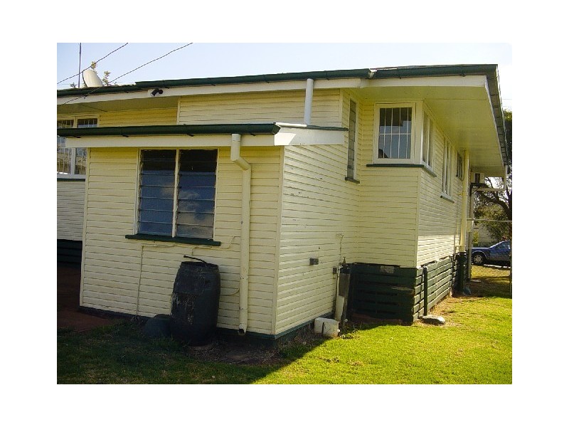 330 Tor Street, Newtown QLD 4350