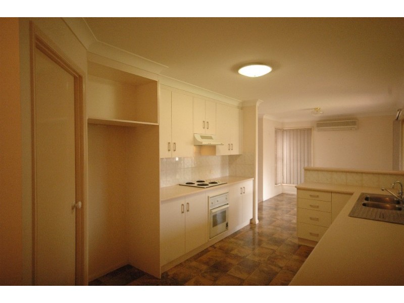 10 Tulip Court, Middle Ridge QLD 4350