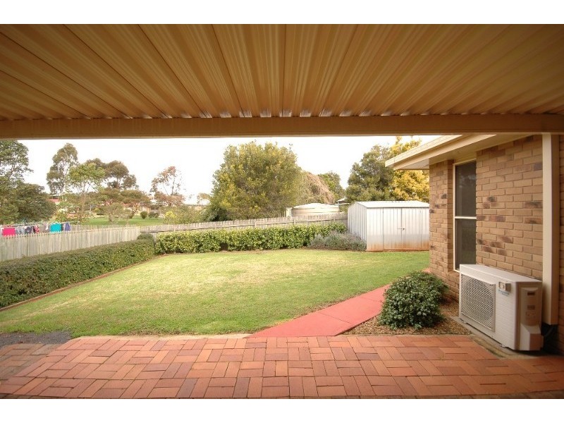 10 Tulip Court, Middle Ridge QLD 4350