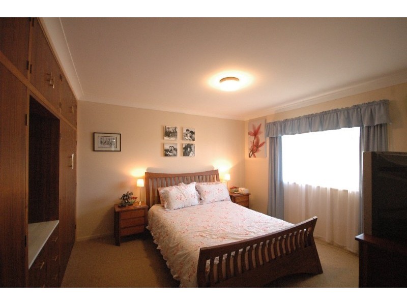 16 Wentworth Street, Centenary Heights QLD 4350