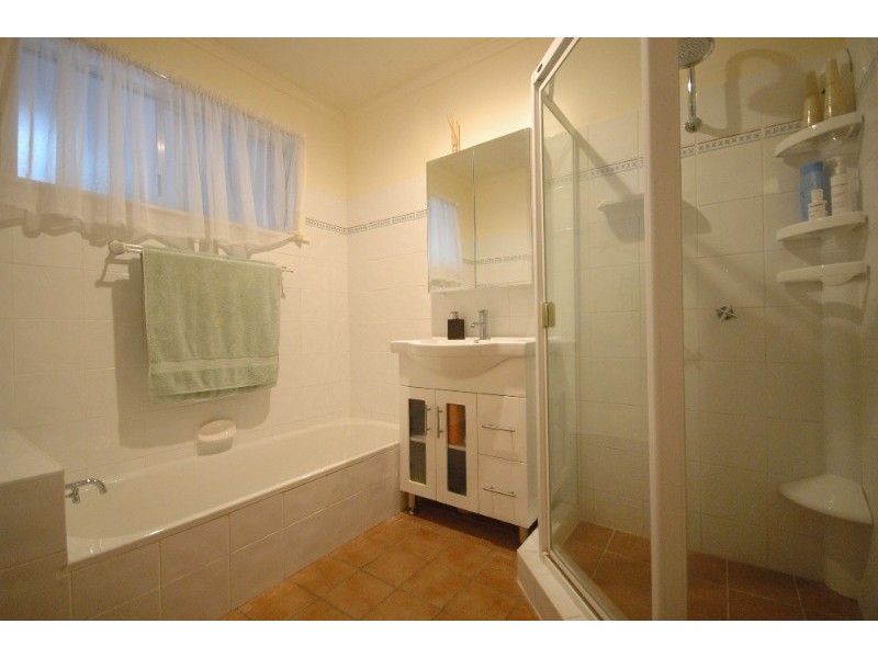 16 Wentworth Street, Centenary Heights QLD 4350