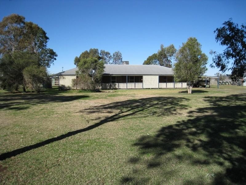 113 Oakey Crosshill Road, Oakey QLD 4401