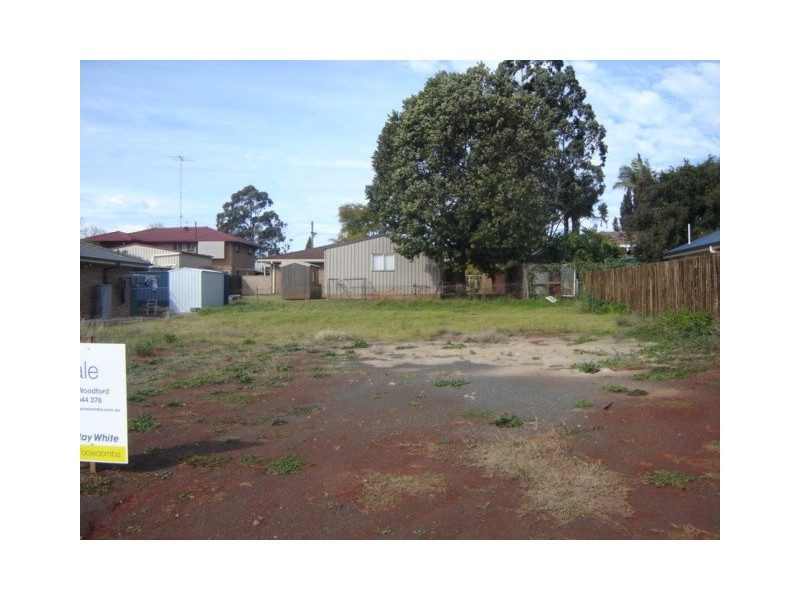 12 Village Court, Glenvale QLD 4350