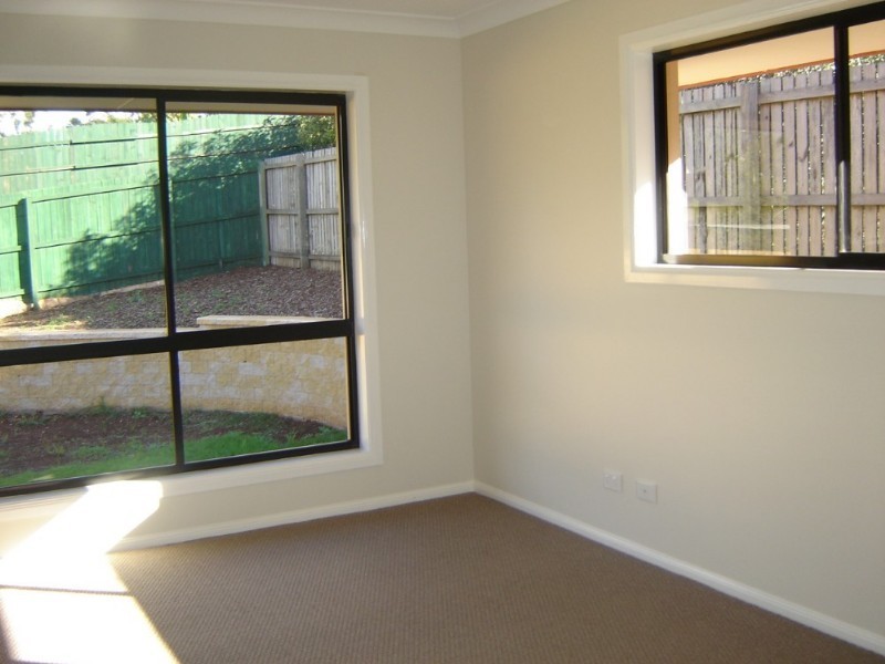 2/42 Hogg Street, Rockville QLD 4350