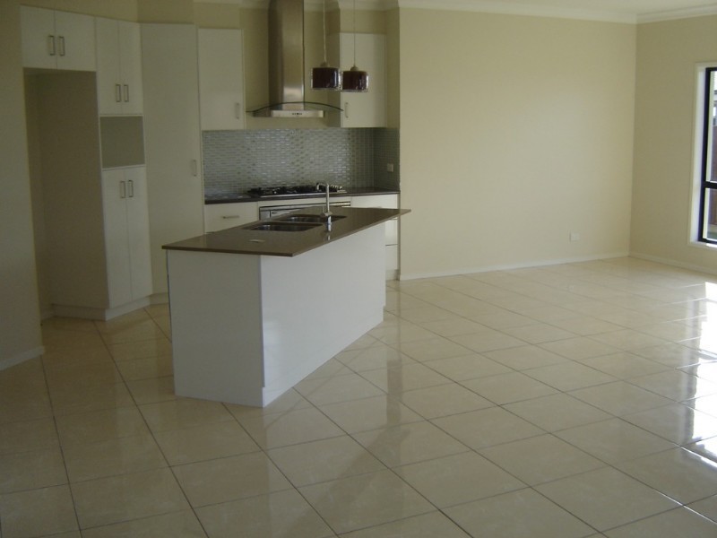 22 Fallon Close, Middle Ridge QLD 4350