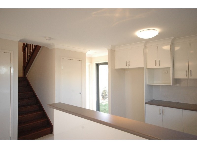 4/8 Gatfield Street, Newtown QLD 4350