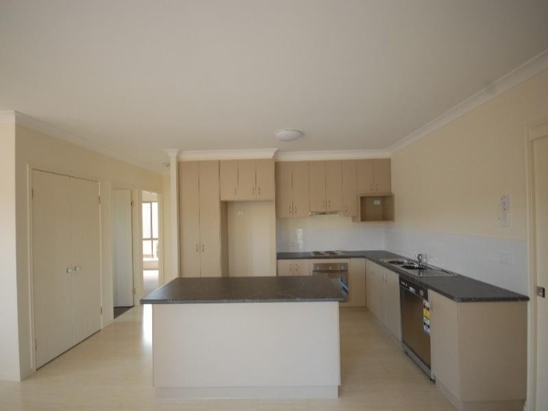 8/34 Gordon Avenue, Newtown QLD 4350