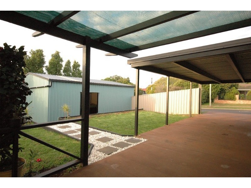 1 Champagne Crescent, Wilsonton Heights QLD 4350