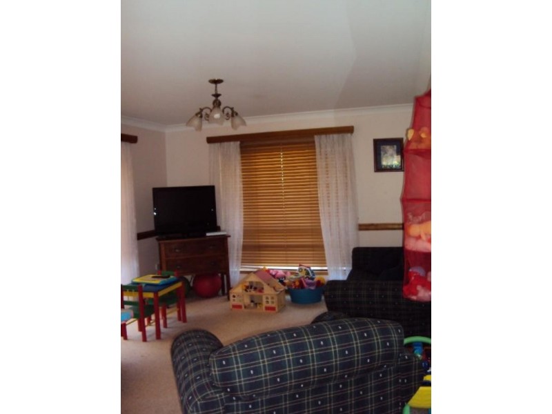 8 May Court, Middle Ridge QLD 4350