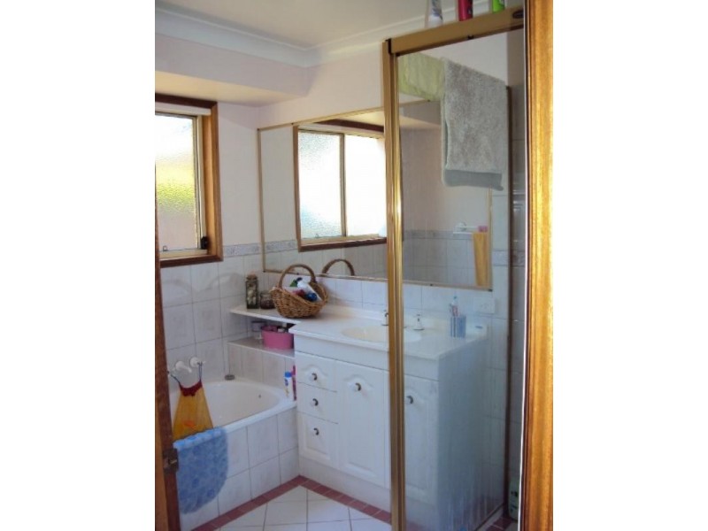 8 May Court, Middle Ridge QLD 4350