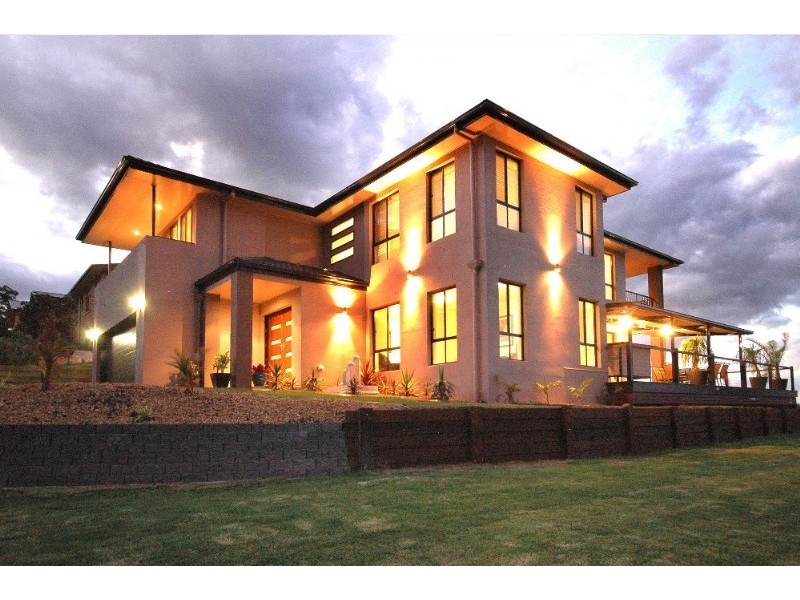 1 Windemere Terrace, Mount Lofty QLD 4350