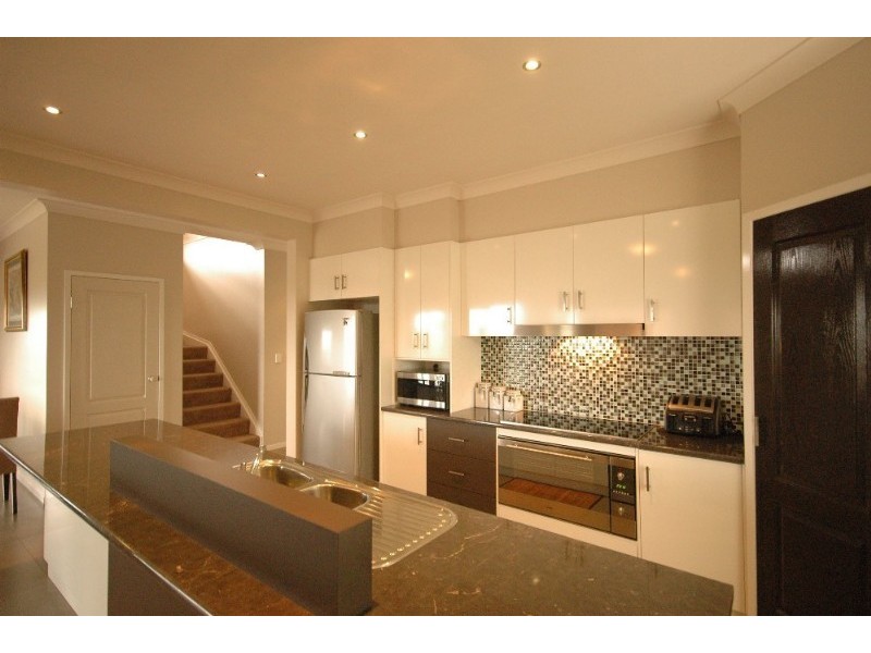 1 Windemere Terrace, Mount Lofty QLD 4350