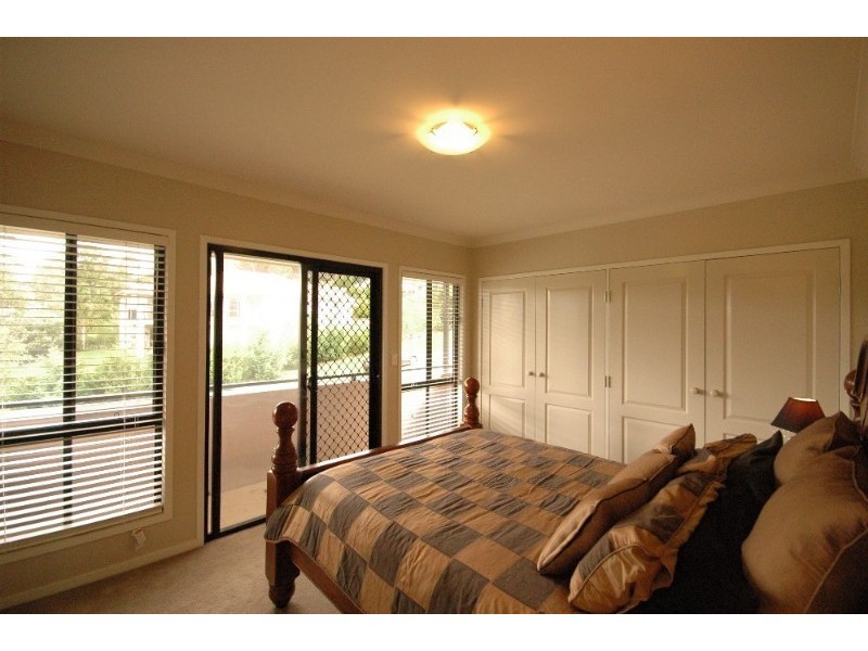 1 Windemere Terrace, Mount Lofty QLD 4350