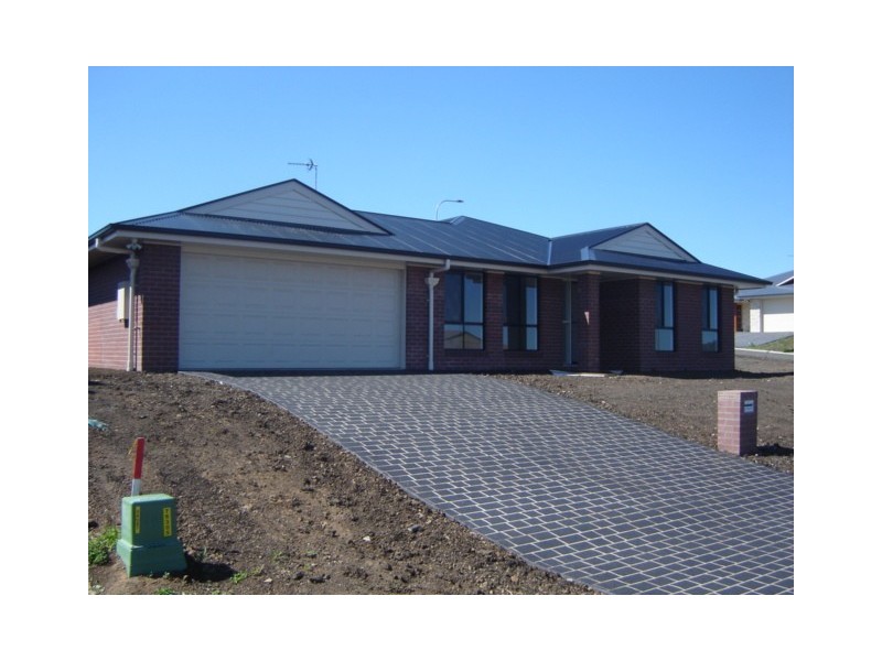 25 Wareena Crescent, Glenvale QLD 4350