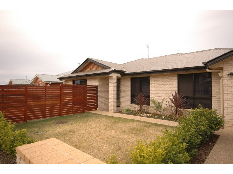 8 Sambar Court, Kearneys Spring QLD 4350