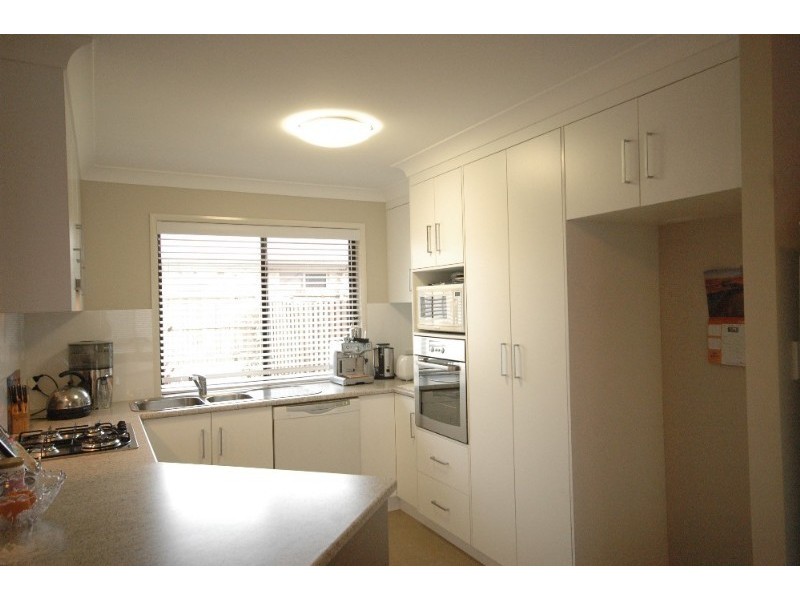 8 Sambar Court, Kearneys Spring QLD 4350