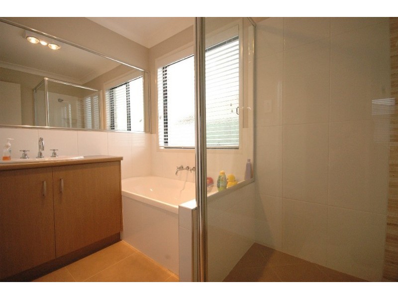 8 Sambar Court, Kearneys Spring QLD 4350