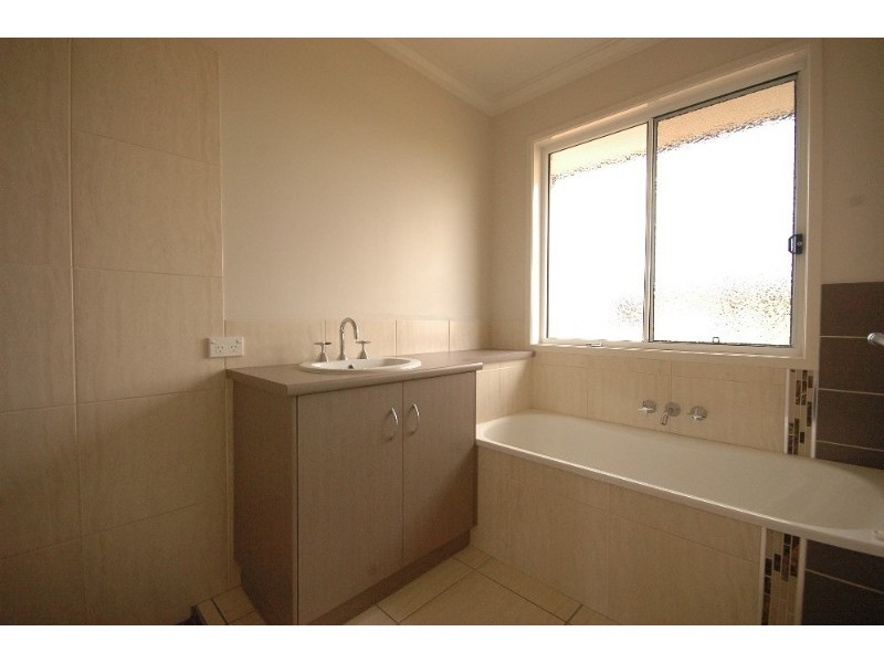 27 Ashford Drive, Wyreema QLD 4352