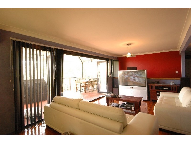 10 Beck Street, Mount Lofty QLD 4350