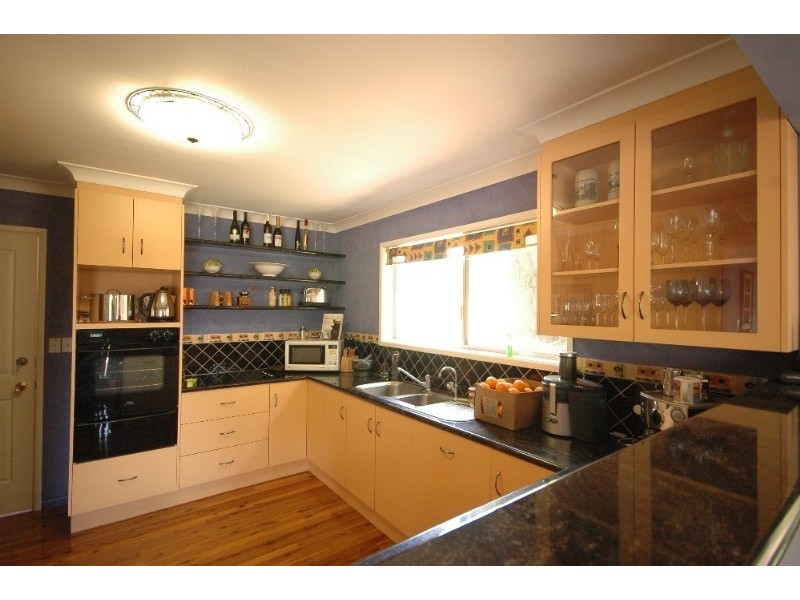 10 Beck Street, Mount Lofty QLD 4350