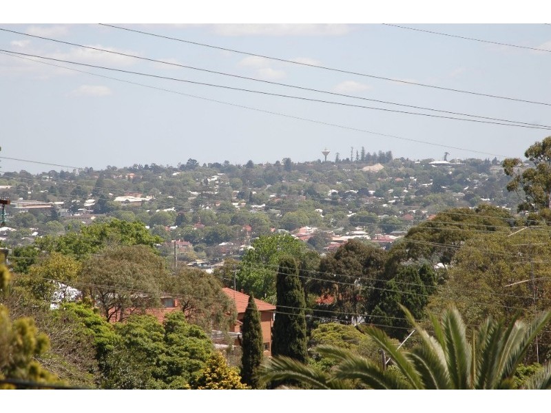 10 Beck Street, Mount Lofty QLD 4350