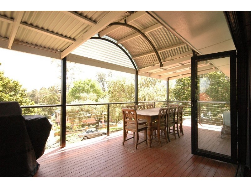 10 Beck Street, Mount Lofty QLD 4350
