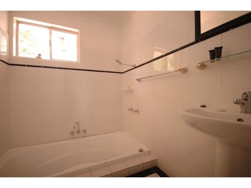 10 Beck Street, Mount Lofty QLD 4350