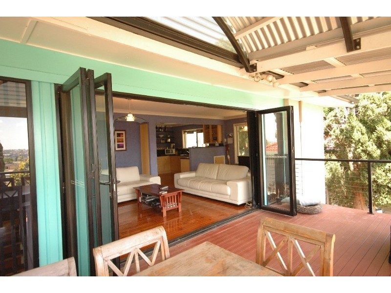 10 Beck Street, Mount Lofty QLD 4350