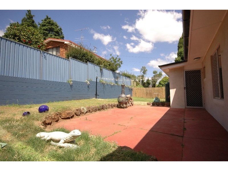 10 Beck Street, Mount Lofty QLD 4350