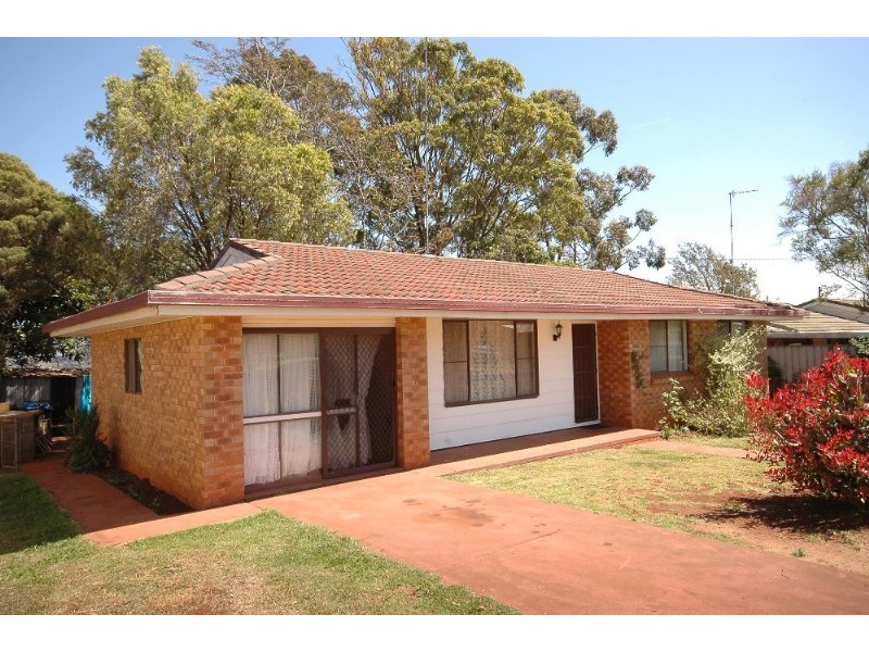 27 Arabian Street, Harristown QLD 4350