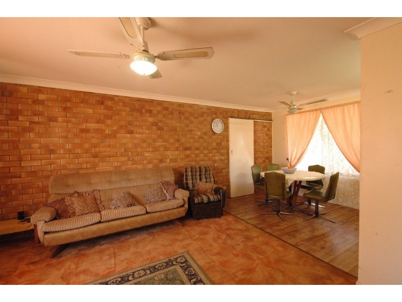 27 Arabian Street, Harristown QLD 4350