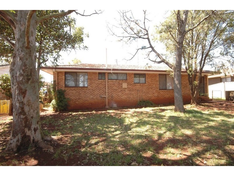 27 Arabian Street, Harristown QLD 4350