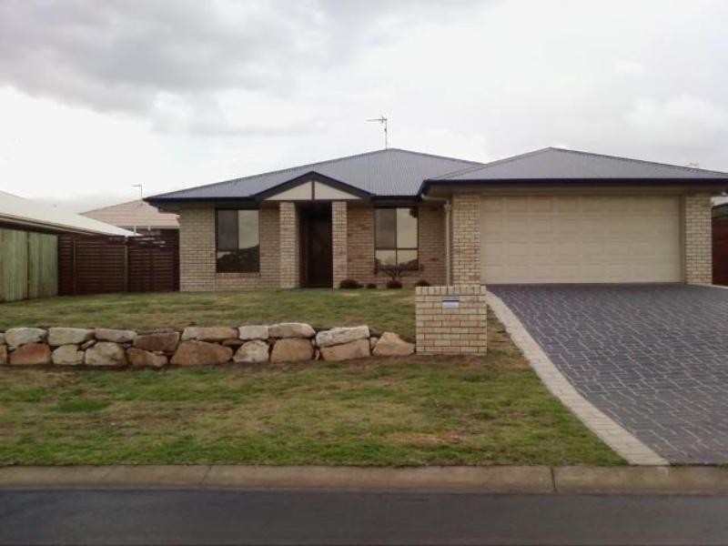 6 Wareena Crescent, Glenvale QLD 4350