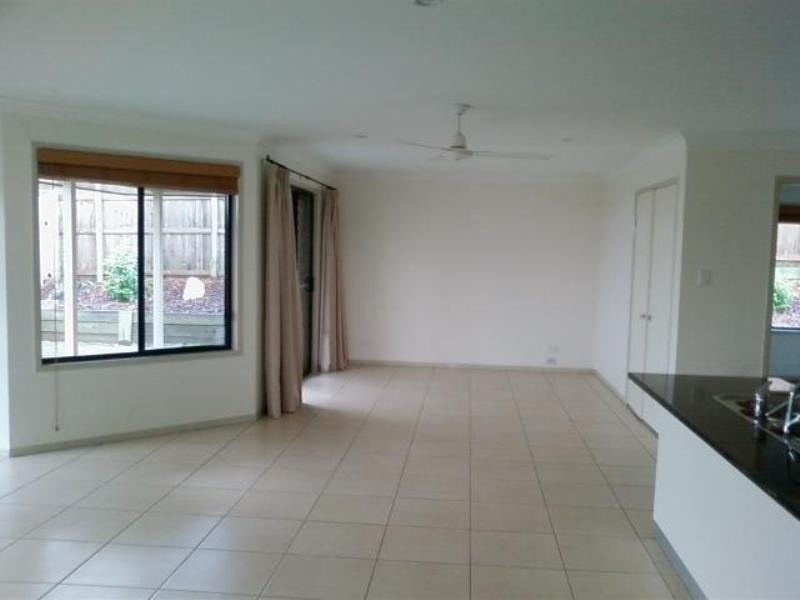 6 Wareena Crescent, Glenvale QLD 4350