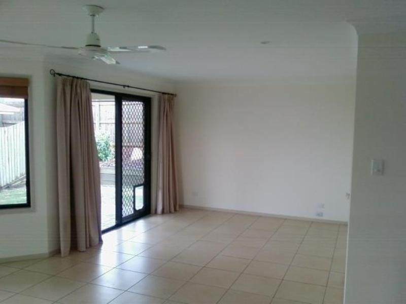 6 Wareena Crescent, Glenvale QLD 4350