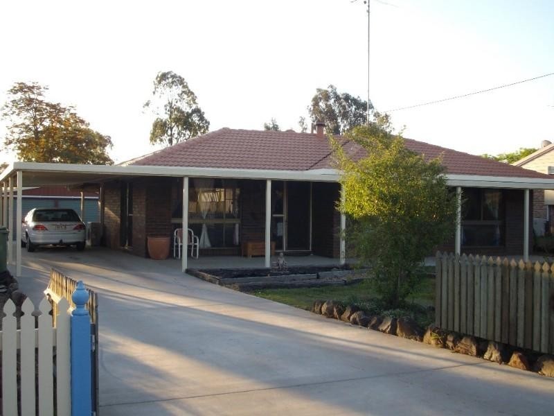 12 Gladstone Street, Wyreema QLD 4352